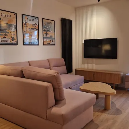 160 Wide Bed - With Balcony & Parking *