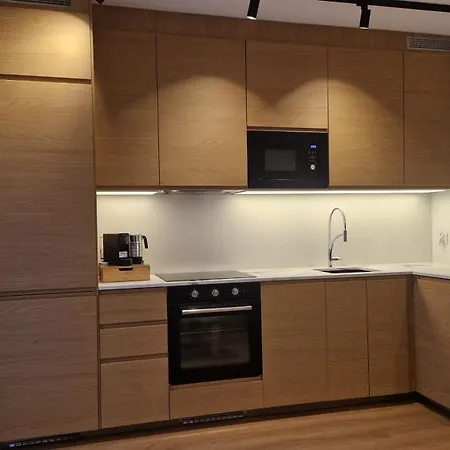 160 Wide Bed - With Balcony & Parking Apartman