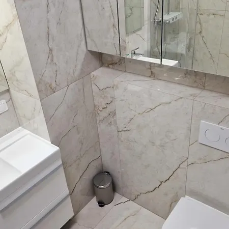 160 Wide Bed - With Balcony & Parking Apartamento