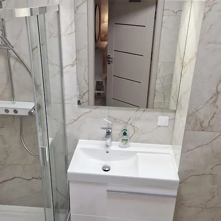 160 Wide Bed - With Balcony & Parking דירה גדנסק