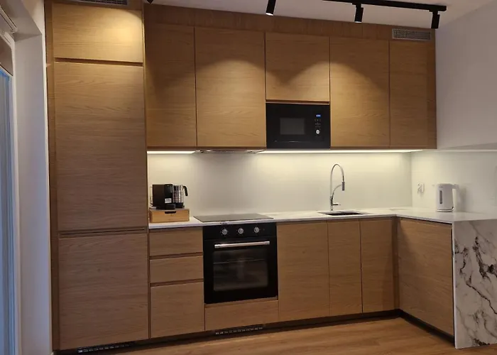 160 Wide Bed - With Balcony & Parking Apartman